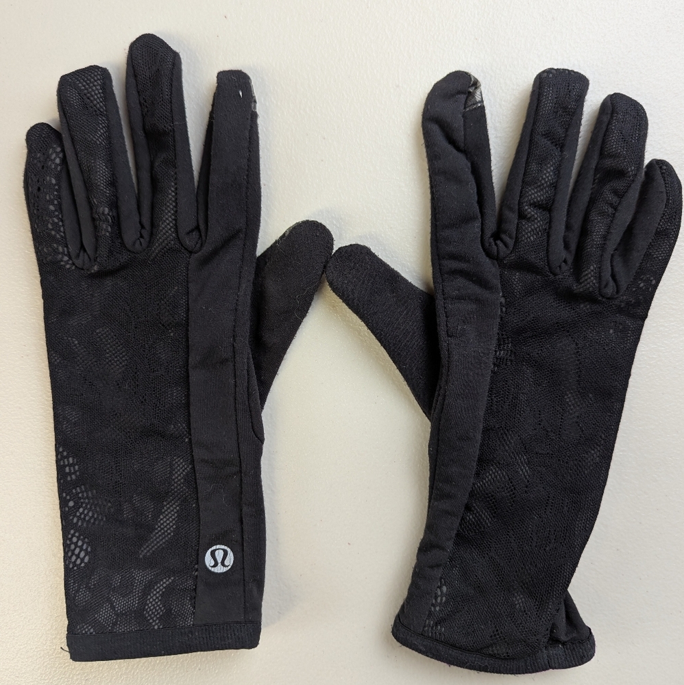 Lululemon Gloves Black Touch Tech Mesh Lace Grippy Slim Fitted Minimal Neutral